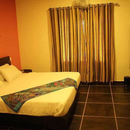 Rockville Hotel Szultán Bathery Kültér fotó