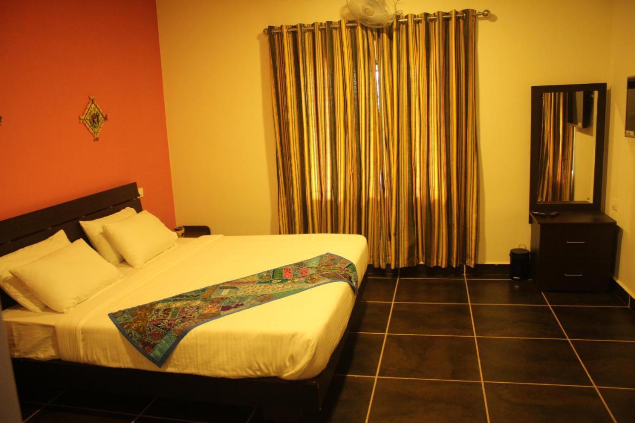 Rockville Hotel Szultán Bathery Kültér fotó